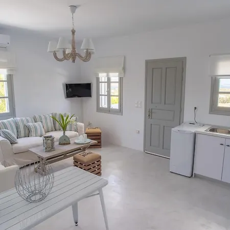 Agia Irini Cove איה איריני פארוס