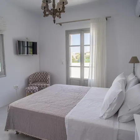 Agia Irini Cove איה איריני פארוס