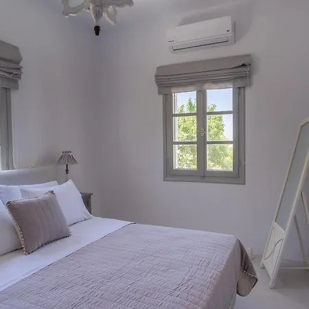 Agia Irini Cove איה איריני פארוס